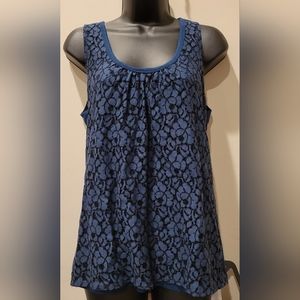 NY & Co. Sleeveless Top floral blue lace front solid back, scoop neck Size Small
